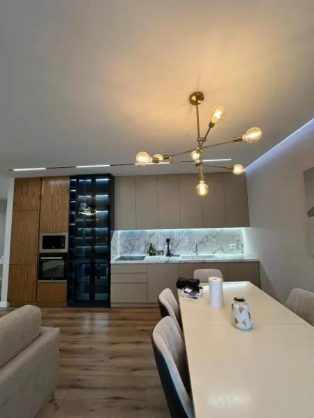 Tirane, jepet me qera apartament 3+1 Kati 11, 126 m² 1.000 € (astir)