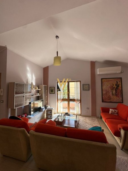 Tirane, jepet me qera apartament 3+1+Ballkon Kati 2, 130 m² 1.000 € (KOMUNA E PARISIT)