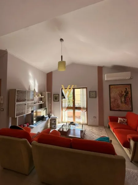 Tirane, jepet me qera apartament 3+1+Ballkon Kati 2, 130 m² 1.000 € (KOMUNA E PARISIT)