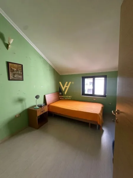 Tirane, jepet me qera apartament 3+1+Ballkon Kati 2, 130 m² 1.000 € (KOMUNA E PARISIT)