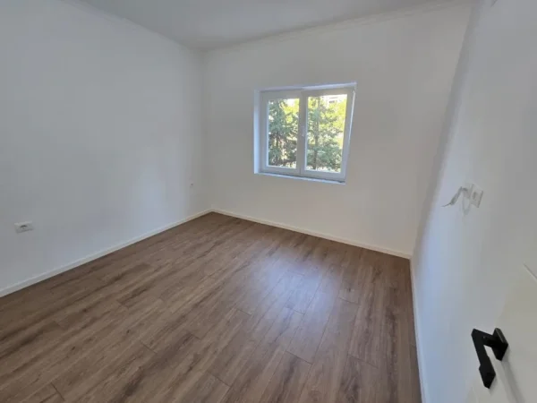 Tirane, shitet apartament 1+1 Kati 2, 55 m² 125.000 € (Ne fillim te Don Boskos)