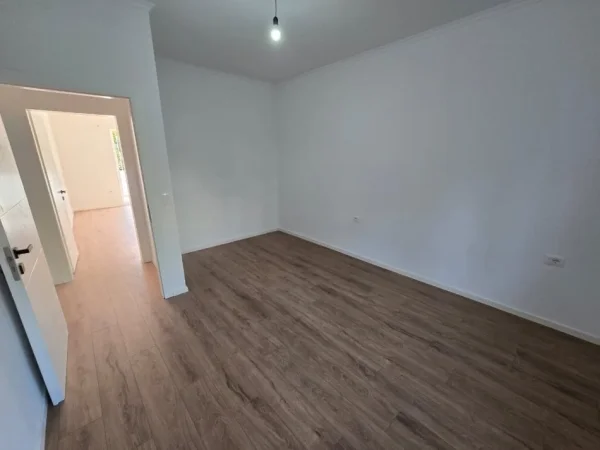 Tirane, shitet apartament 1+1 Kati 2, 55 m² 125.000 € (Ne fillim te Don Boskos)