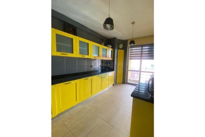 Tirane, jepet me qera apartament 2+1+Aneks Kati 5, 120 m² 850 € (rruga Hoxha Tahsim)