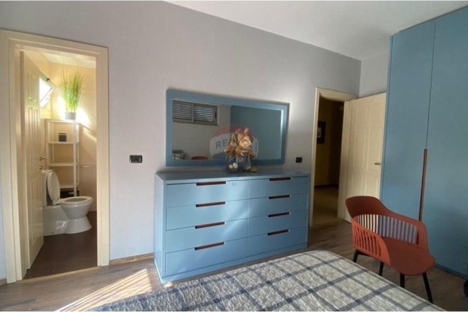 Tirane, jepet me qera apartament 2+1+Aneks Kati 5, 120 m² 850 € (rruga Hoxha Tahsim)