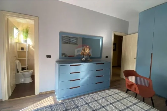 Tirane, jepet me qera apartament 2+1+Aneks Kati 5, 120 m² 850 € (rruga Hoxha Tahsim)