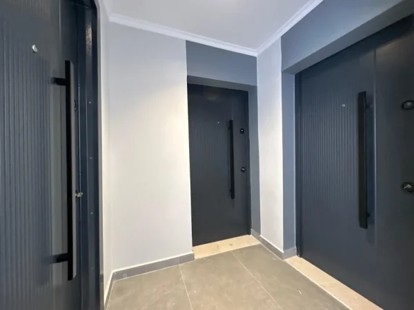 Tirane, shitet apartament 3+1 Kati 5, 107 m² 268.000 € (3 Apartamente në Shitje – Rruga “Mine Peza”,)
