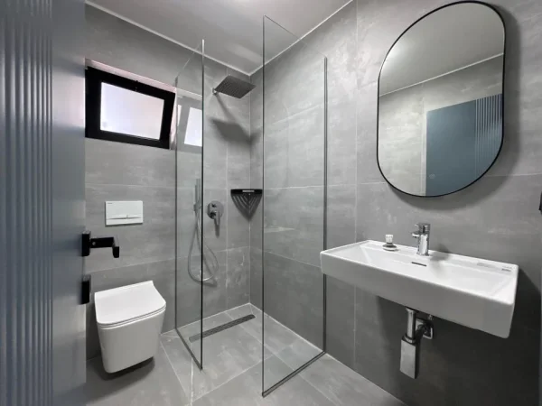 Tirane, shitet apartament 3+1 Kati 5, 107 m² 268.000 € (3 Apartamente në Shitje – Rruga “Mine Peza”,)