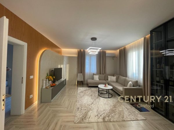 Tirane, jepet me qera Vile 4+1 , 500 m² 1.500 € 