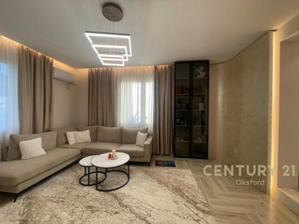 Tirane, jepet me qera Vile 4+1 , 500 m² 1.500 € 