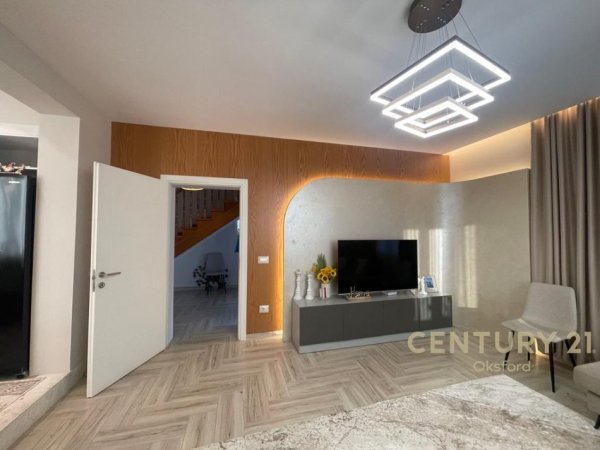 Tirane, jepet me qera Vile 4+1 , 500 m² 1.500 € 