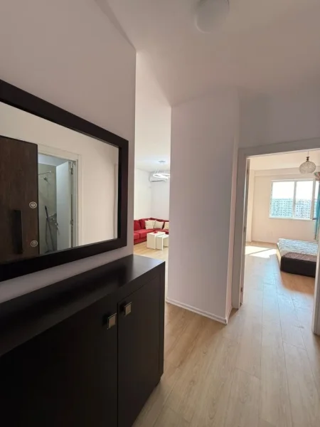 Tirane, jepet me qera apartament 1+1+Ballkon Kati 5, 73 m² 450 € (Rruga 3 Deshmoret)