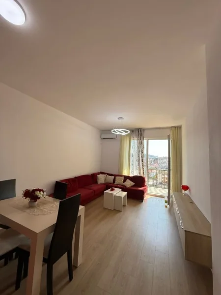 Tirane, jepet me qera apartament 1+1+Ballkon Kati 5, 73 m² 450 € (Rruga 3 Deshmoret)