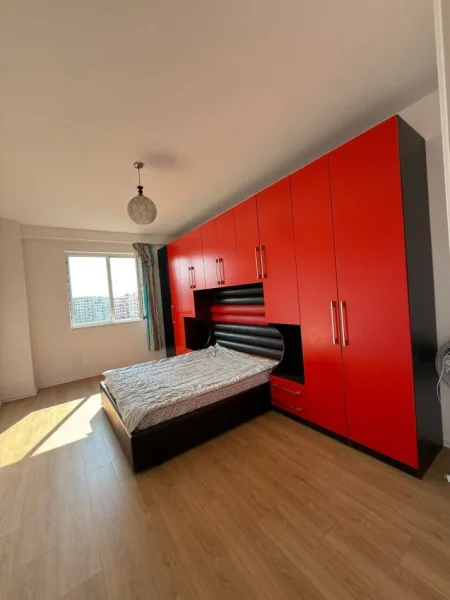 Tirane, jepet me qera apartament 1+1+Ballkon Kati 5, 73 m² 450 € (Rruga 3 Deshmoret)