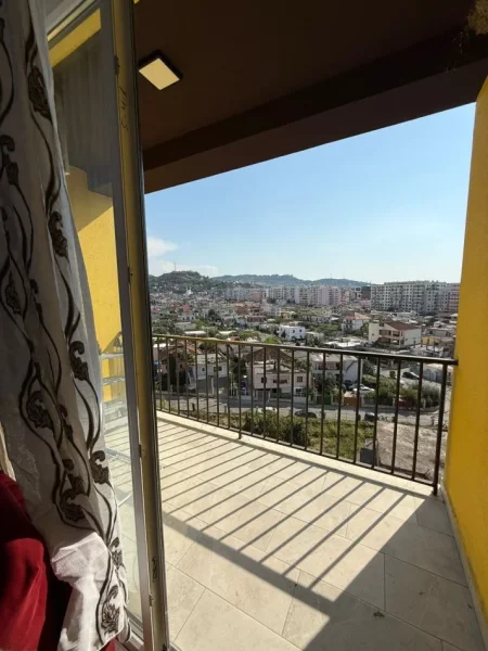 Tirane, jepet me qera apartament 1+1+Ballkon Kati 5, 73 m² 450 € (Rruga 3 Deshmoret)