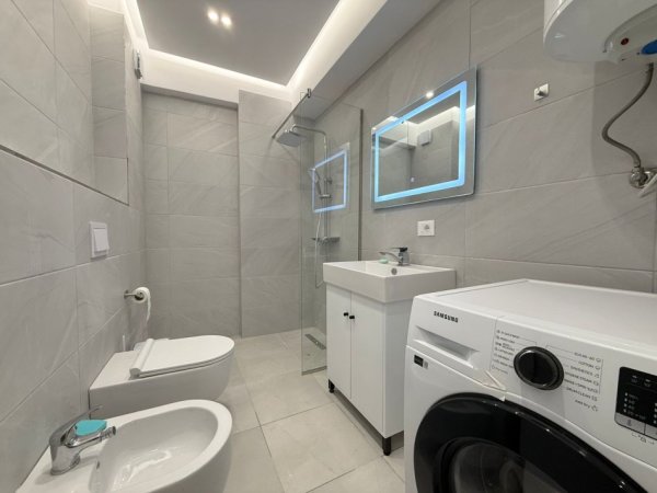 Tirane, shitet apartament 1+1 Kati 4, 66 m² 170.000 € (Rruga Zallit)