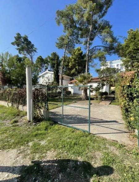 Durres, shes Vile 1 Katshe Kati 1, 800 m² (SHITET VILA 1 katshe Vij e 3-te DETIT Adresa: Golem)