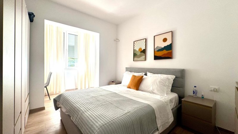 Tirane, jepet me qera apartament 2+1 , 90 m² 950 € (Rruga e Durrësit)