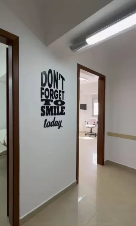 Durres, jap me qera ambjent biznesi Kati 2, 80 m² 400 € (STACIONI TRENIT 0692039456)