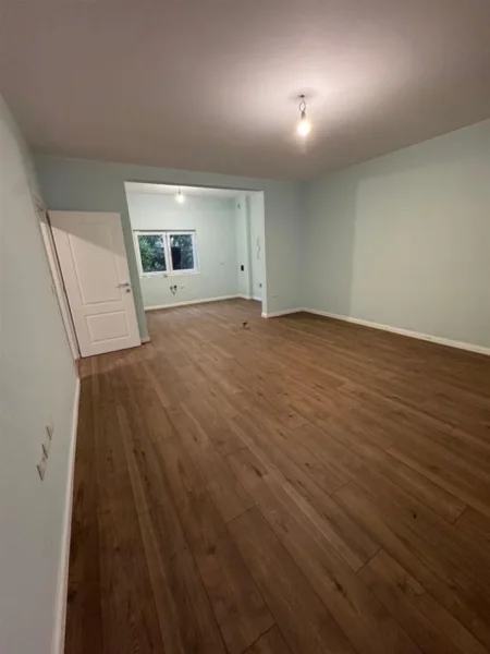 Tirane, jepet me qera apartament 3 Katshe , 220 m² 1.500 € (KOMBINAT)