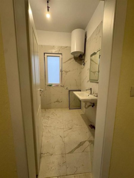 Tirane, jepet me qera apartament 3 Katshe , 220 m² 1.500 € (KOMBINAT)