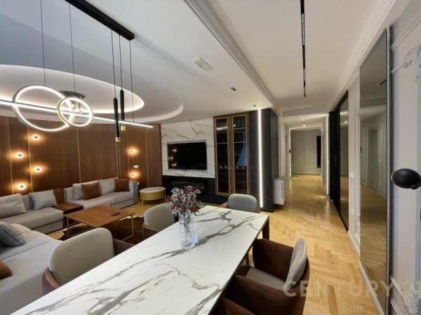 Tirane, jepet me qera apartament 2+1+Aneks+Ballkon Kati 5, 163 m² 1.750 € (Prane Kopeshtit Zologjik)