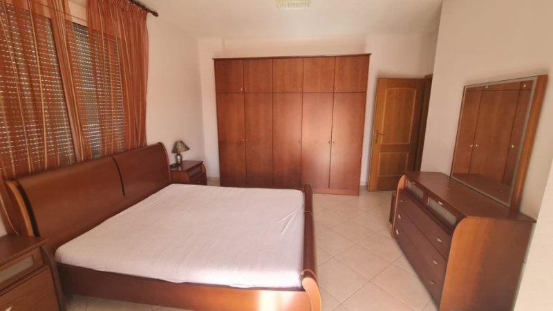 Tirane, jepet me qera apartament 2+1 Kati 9, 95 m² 750 € (Kisha Katolike Rruga e Kavajes)