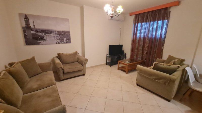 Tirane, jepet me qera apartament 2+1 Kati 9, 95 m² 750 € (Kisha Katolike Rruga e Kavajes)