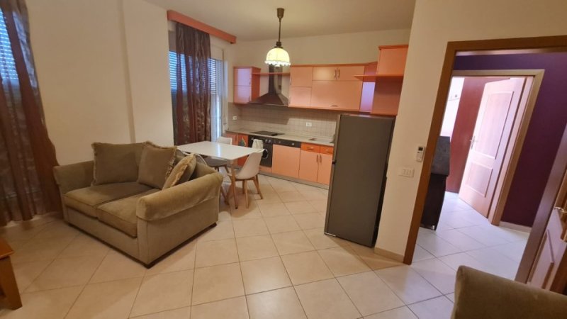 Tirane, jepet me qera apartament 2+1 Kati 9, 95 m² 750 € (Kisha Katolike Rruga e Kavajes)
