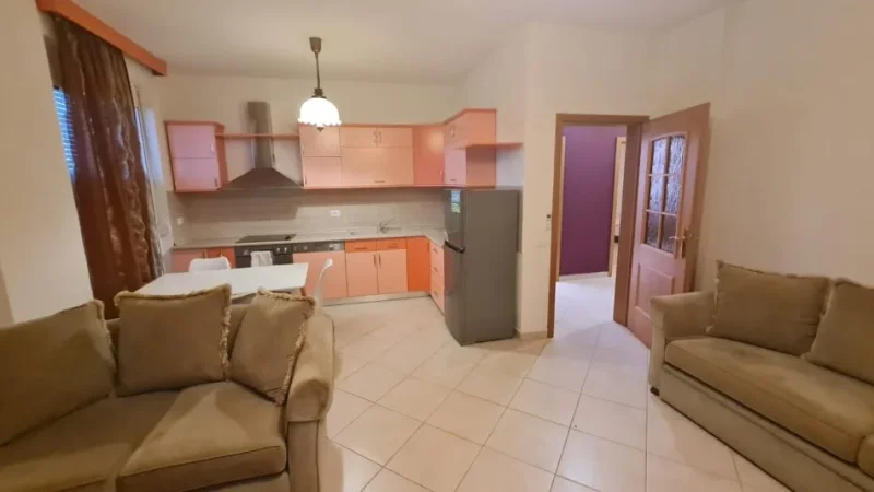 Tirane, jepet me qera apartament 2+1 Kati 9, 95 m² 750 € (Kisha Katolike Rruga e Kavajes)