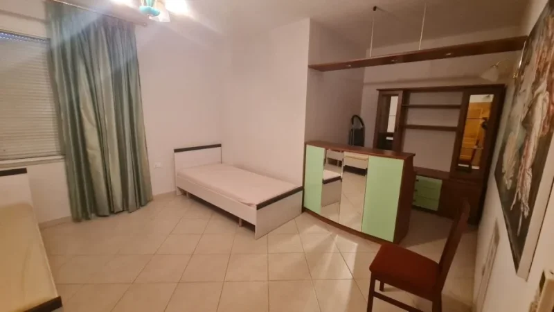 Tirane, jepet me qera apartament 2+1 Kati 9, 95 m² 750 € (Kisha Katolike Rruga e Kavajes)