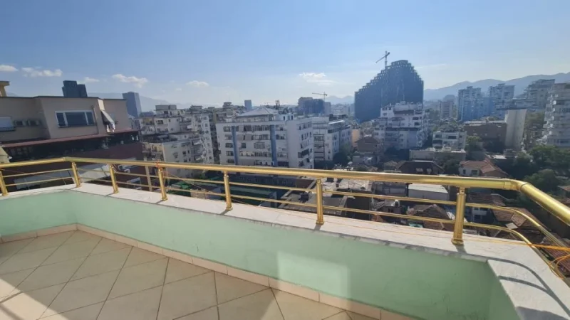 Tirane, jepet me qera apartament 2+1 Kati 9, 95 m² 750 € (Kisha Katolike Rruga e Kavajes)