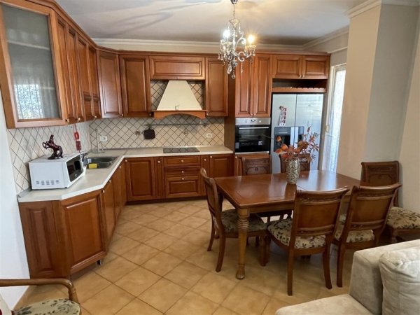 Tirane, jepet me qera apartament 2+1 , 90 m² 1.000 € (Air Albania)