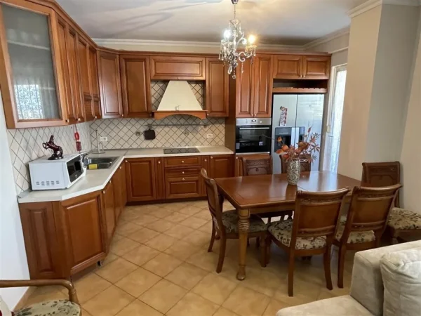Tirane, jepet me qera apartament 2+1 , 90 m² 1.000 € (Air Albania)