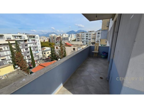 Tirane, jepet me qera apartament 2+1 Kati 7, 100 m² 600 € (Don Bosko)