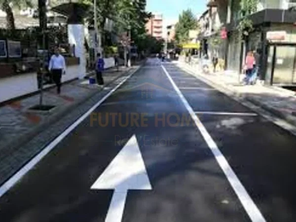 Tirane, jepet me qera ambjent biznesi Kati 0, 57 m² 3.000 € (BLLOK)