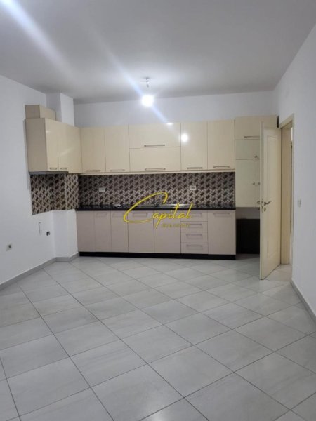 Tirane, jepet me qera apartament 2+1 Kati 2, 95 m² 700 € (DON BOSKO)
