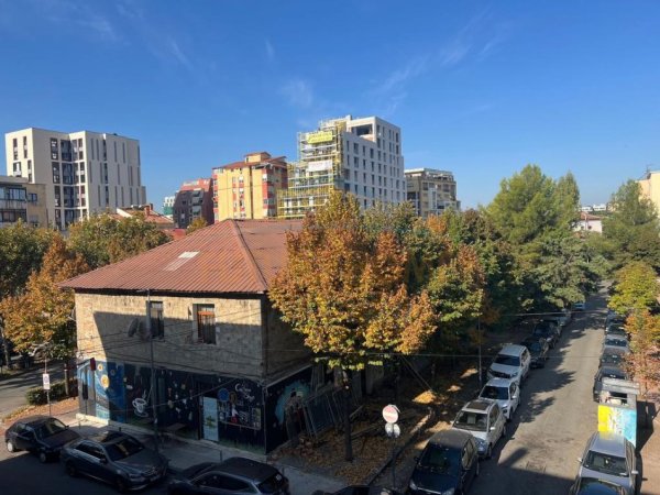 Tirane, jepet me qera zyre Kati 3, 63 m² 530 € (Stadiumi Dinamo , Prane Postes)