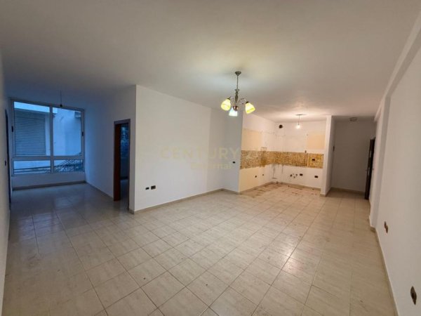 Tirane, shitet apartament 2+1 Kati 2, 102 m² 175.000 € (mbikalimi Komuna e Parist)