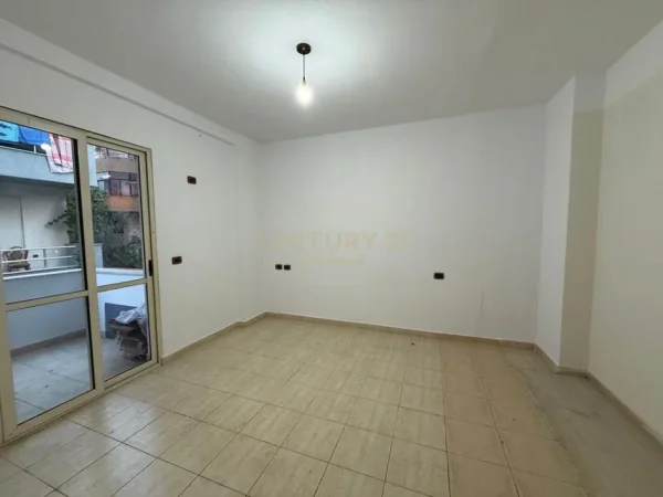 Tirane, shitet apartament 2+1 Kati 2, 102 m² 175.000 € (mbikalimi Komuna e Parist)