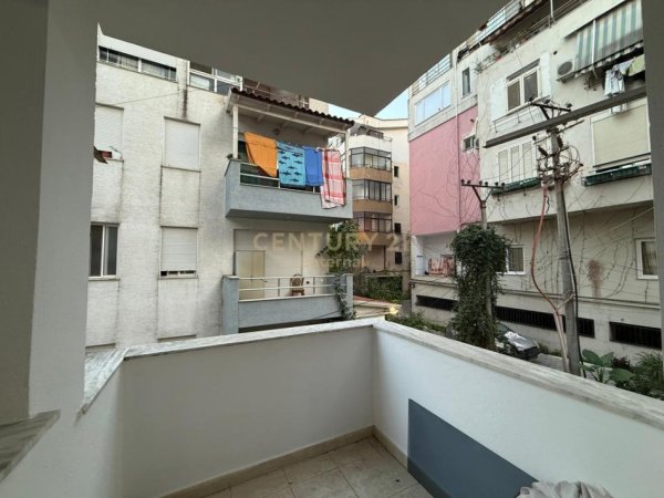 Tirane, shitet apartament 2+1 Kati 2, 102 m² 175.000 € (mbikalimi Komuna e Parist)