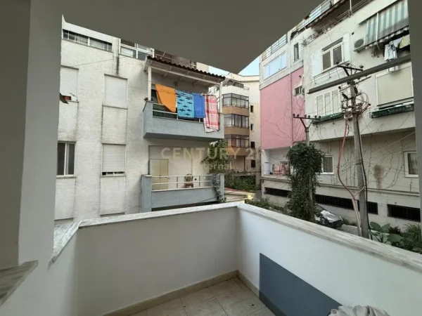 Tirane, shitet apartament 2+1 Kati 2, 102 m² 175.000 € (mbikalimi Komuna e Parist)