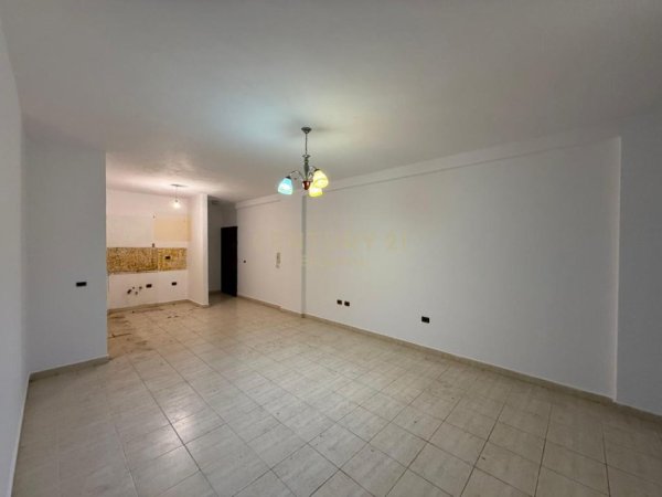 Tirane, shitet apartament 2+1 Kati 2, 102 m² 175.000 € (mbikalimi Komuna e Parist)