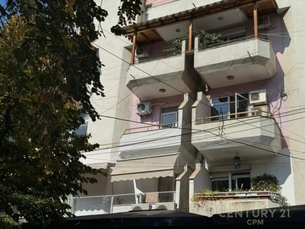Tirane, shitet apartament 1+1 Kati 1, 193 m² 700.000 € (Bllok)
