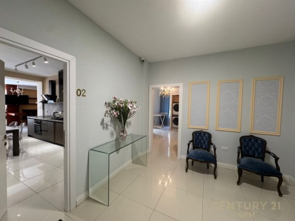 Tirane, shitet apartament 1+1 Kati 1, 193 m² 700.000 € (Bllok)