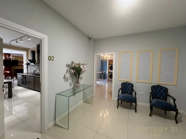 Tirane, shitet apartament 1+1 Kati 1, 193 m² 700.000 € (Bllok)