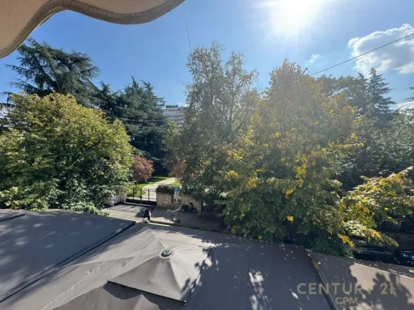 Tirane, shitet apartament 1+1 Kati 1, 193 m² 700.000 € (Bllok)