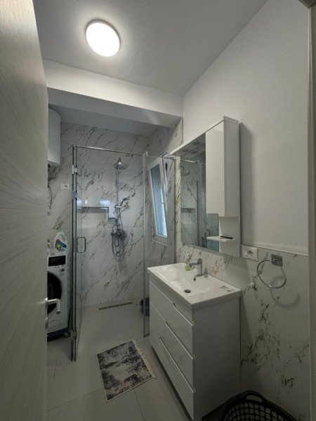 Tirane, jepet me qera apartament 2+1+Ballkon , 100 m² (River Residence, prane Eglo)