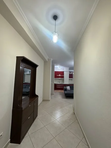 Tirane, jepet me qera apartament 2+1+Ballkon Kati 3, 96 m² 600 € (kodra diellit)