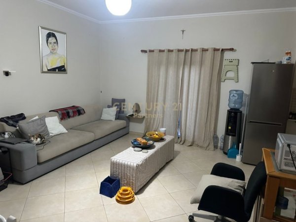Tirane, jepet me qera apartament 2+1 Kati 2, 91 m² 650 € (RRUGËN GRAMOZ PASHKO)
