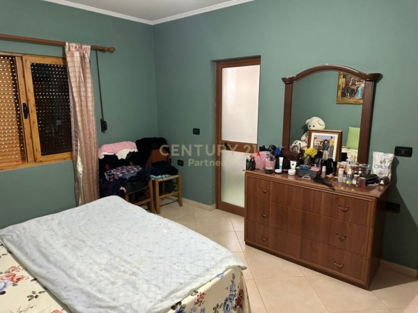 Tirane, jepet me qera apartament 2+1 Kati 2, 91 m² 650 € (RRUGËN GRAMOZ PASHKO)